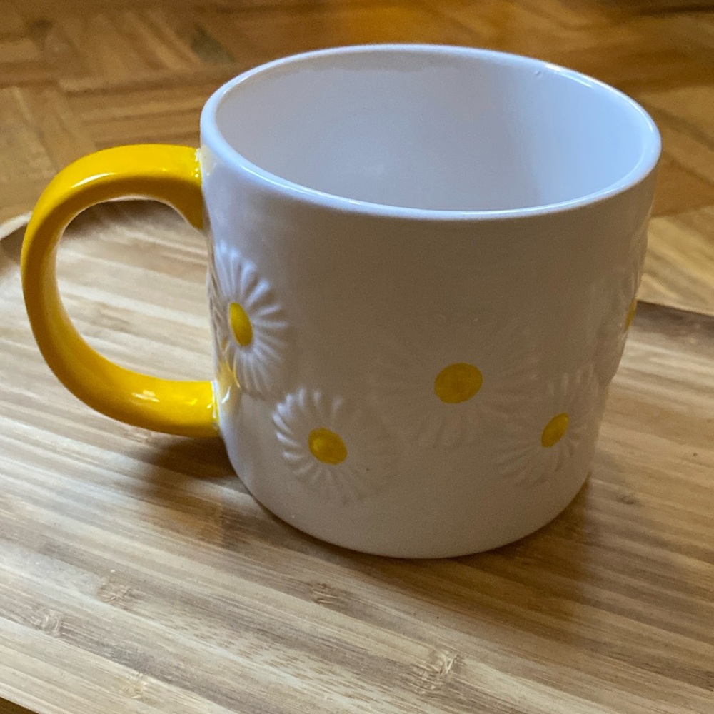 Bluebird and Willow Yellow and White Daisy Daisies floral Stoneware Mug Cup